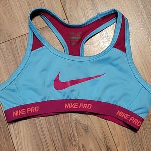 Nike pro sports bra size medium